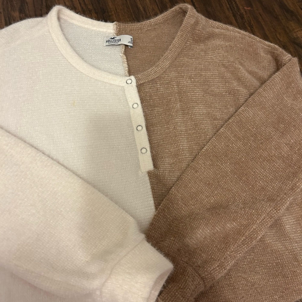 Hollister Cream and Brown Knit Sweater
